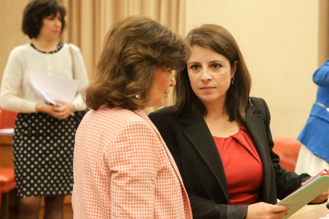 La vicepresidenta del Gobierno, Carmen Calvo, asiste a la reunión de la Diputación Permanente en el Congreso de los Diputados