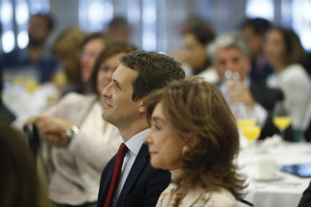 El candidato del PP a la Alcaldía de Madrid, José Luis Martínez- Almeida, interviene en un desayuno informativo organizado por el Club siglo XXI