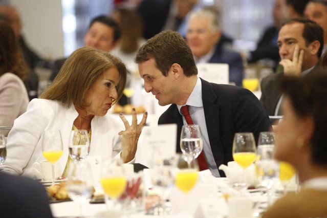 El candidato del PP a la Alcaldía de Madrid, José Luis Martínez- Almeida, interviene en un desayuno informativo organizado por el Club siglo XXI