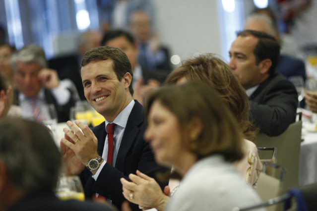 El candidato del PP a la Alcaldía de Madrid, José Luis Martínez- Almeida, interviene en un desayuno informativo organizado por el Club siglo XXI