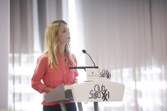 El candidato del PP a la Alcaldía de Madrid, José Luis Martínez- Almeida, interviene en un desayuno informativo organizado por el Club siglo XXI