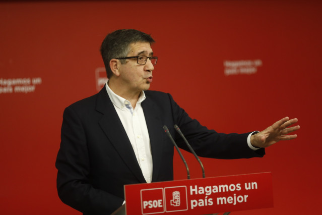 Rueda de prensa del secretario de Política Federal del PSOE, Patxi López