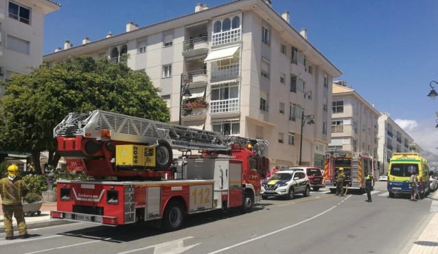 Alicante.- Sucesos.- 25 desalojados en Altea por el incendio de una cocina en un edificio de cuatro alturas