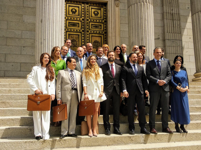 Abascal apunta que le gustaría ocupar en el Congreso el escaño en el que se sentó su padre en la VII Legislatura