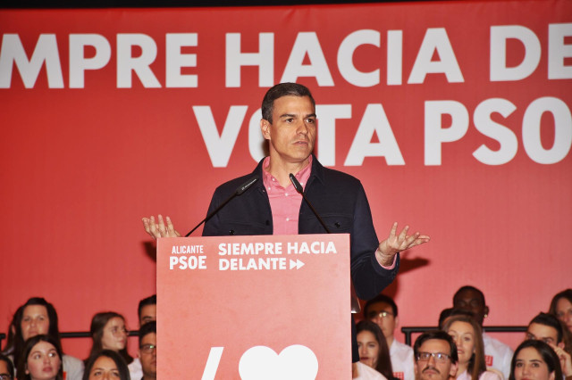 Acto del PSOE celebrado en Avenida Doctor Gadea en Alicante