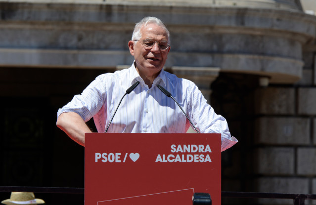 Mitin del PSOE en la Plaza del Ayuntamiento de Valencia