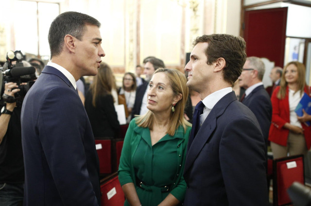 Rueda de prensa del presidente del Gobierno, Pedro Sánchez, la presidenta del Congreso, Ana Pastor, y el presidente del Senado, Pío García-Escudero, para informar de los actos de celebración con motivo del 40 aniversario de la Constitución española