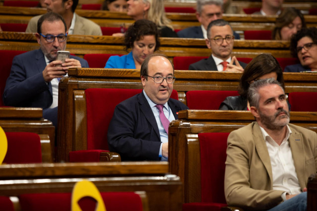 El Parlament rechaza que Iceta sea senador y bloquea que presida el Senado