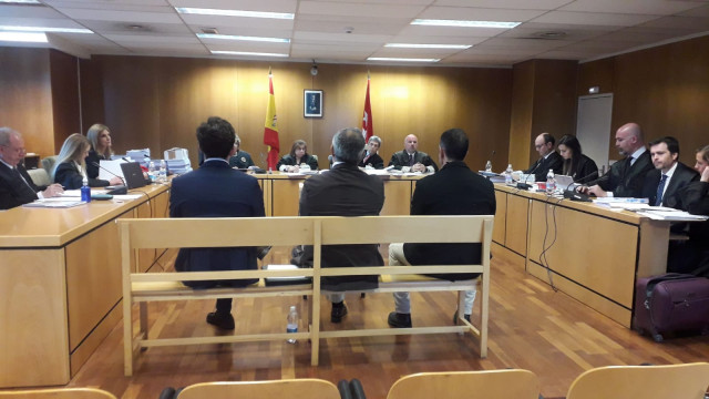El Pequeño Nicolás se sienta en el banquillo de la Audiencia Provincial de Madri