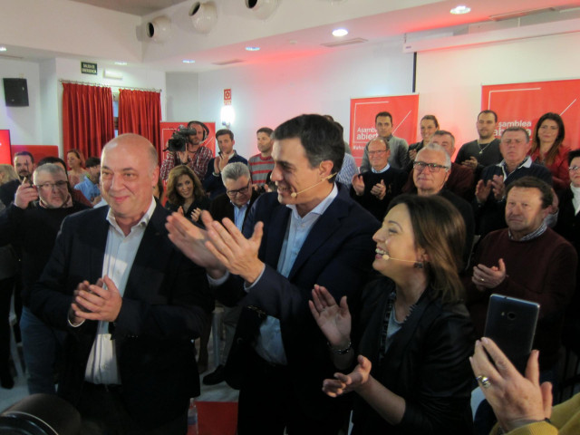 Sánchez, entre Ruiz y Ambrosio en Córdoba