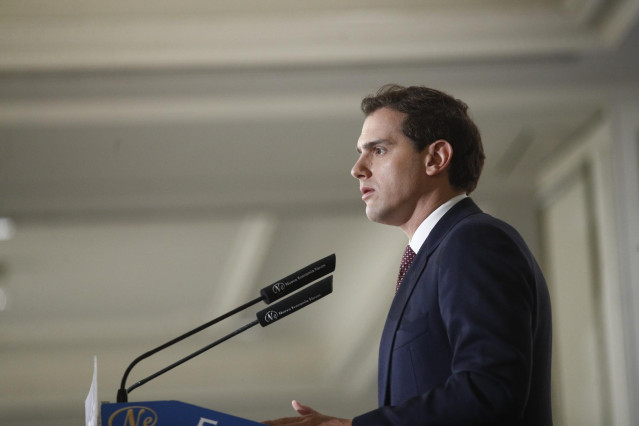 26M.- Rivera se abre a pactar con el PSOE en ayuntamientos y autonomías, aunque en Madrid prefiere acuerdo con el PP