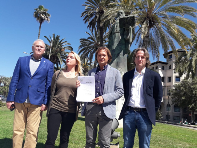 26M.- Vox Se Compromete Ante Notario A Derogar La Ley De Normalización Lingüística Y Revisar Los Manuales Escolares