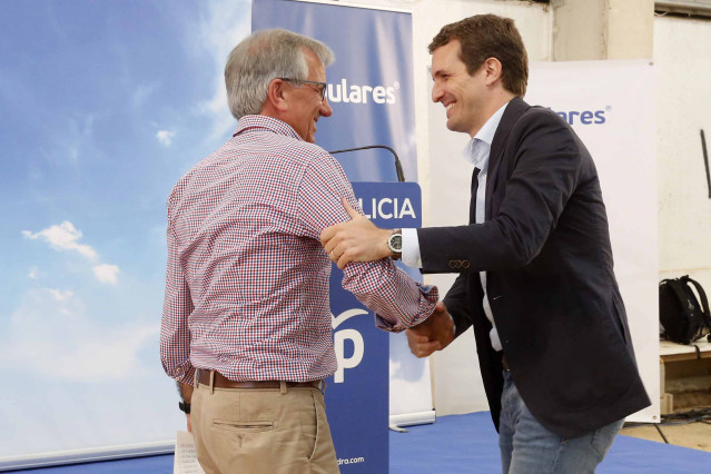Mitin del PP celebrado en el Centro Cultural de Camos en Nigrán (Pontevedra)