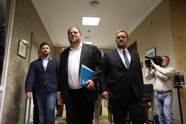 Los parlamentarios presos por el 'procés' se acreditan en el Congreso y el Senado bajo supervisión policial