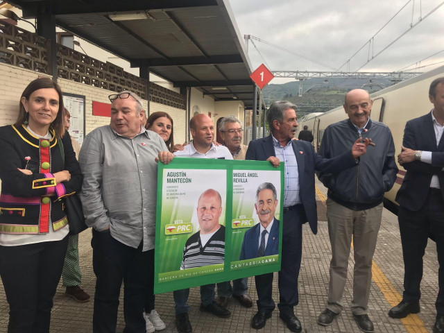 AMP.- El tren en el que viaja Revilla a Madrid, afectado por una avería en la catenaria: 