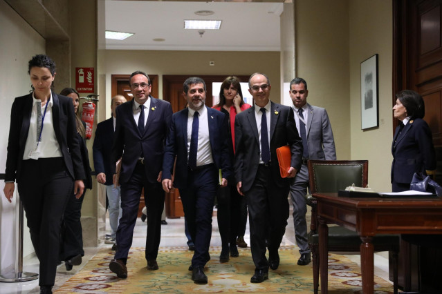 Los parlamentarios presos por el 'procés' se acreditan en el Congreso y el Senado bajo supervisión policial