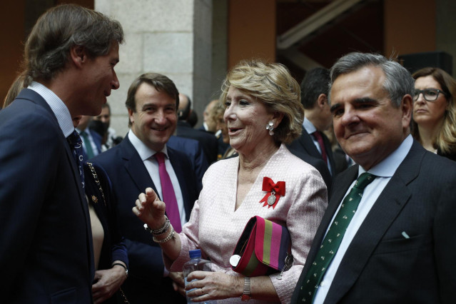 Acto de imposición de la Medalla de la Comunidad de Madrid y de las Condecoraciones de la Orden del 2 de Mayo a los premiados