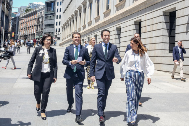 Manifestación de funcionarios de prisiones bajo el lema ' Tu abandono me puede matar'