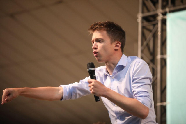 26M.- Errejón Dice Que Cs Es 