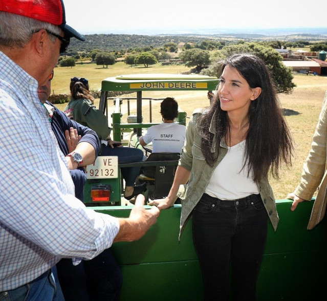 26M.- Monasterio traslada su apoyo al mundo rural y le defenderá, como a la tauromaquia, de la 