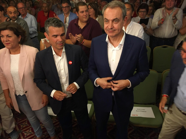 Zapatero señala que la posible suspensión de los diputados presos 