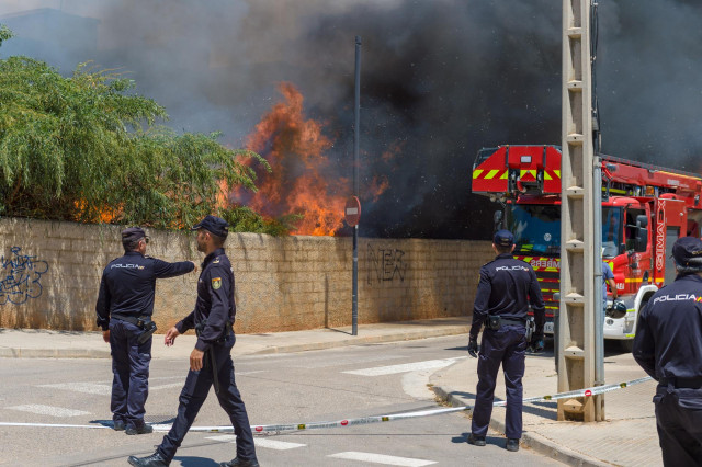 Sucesos.- Pasan a planta los dos hombres que permanecían en la UCI de Ibiza tras el incendio del edificio