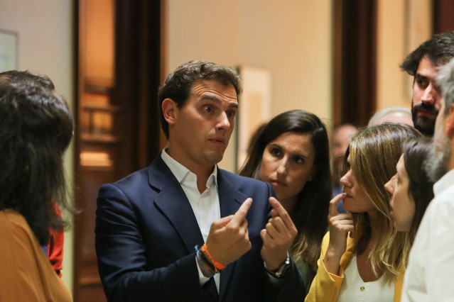 El presidente de Ciudadanos, Albert Rivera, presenta sus credenciales ante el Congreso