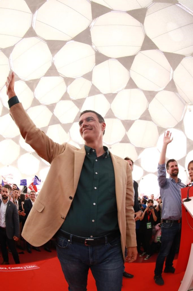 26M.- Sánchez Carga Contra La Competición De Las Tres Derechas: 