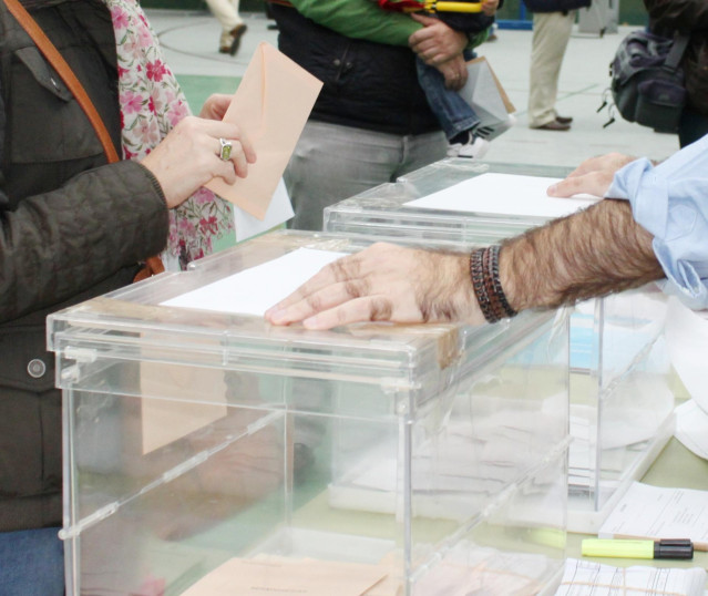 28A.- En Castilla-La Mancha, con el 62,10% escrutado, el PSOE sube a 9, el PP cae a 6, Cs entra con 4 y Vox con 2