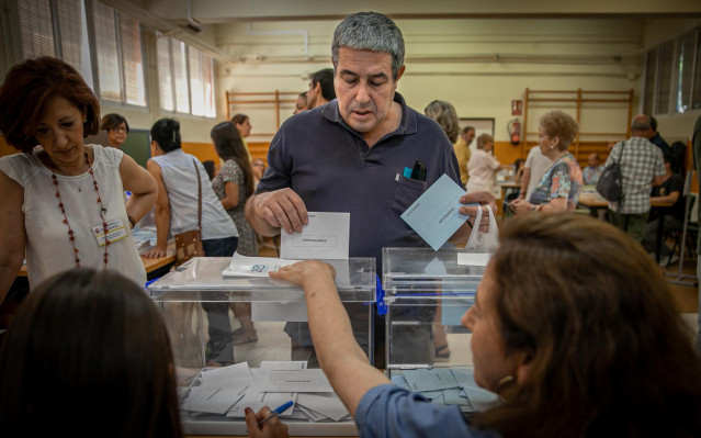AMBIENTE ELECTORAL DURANTE LAS VOTACIONES DEL 26-M EN SEVILLA