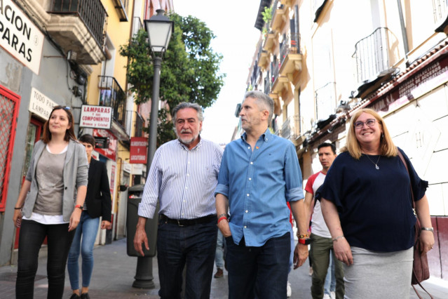 Pepu Hernández firma un compromiso con el colectivo LGTBI en defensa de sus derechos