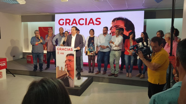 26M.-A.- El PSOE Consigue Mayoría Absoluta Y El PP Pierde Ocho Diputados