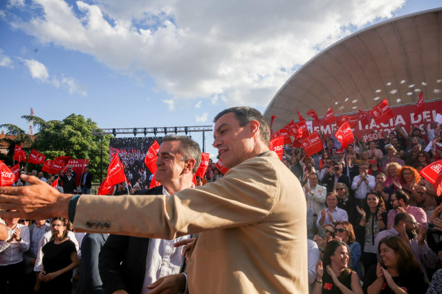 Acto de cierre de campaña del PSOE en el Auditorio Pilar García Peña de Madrid