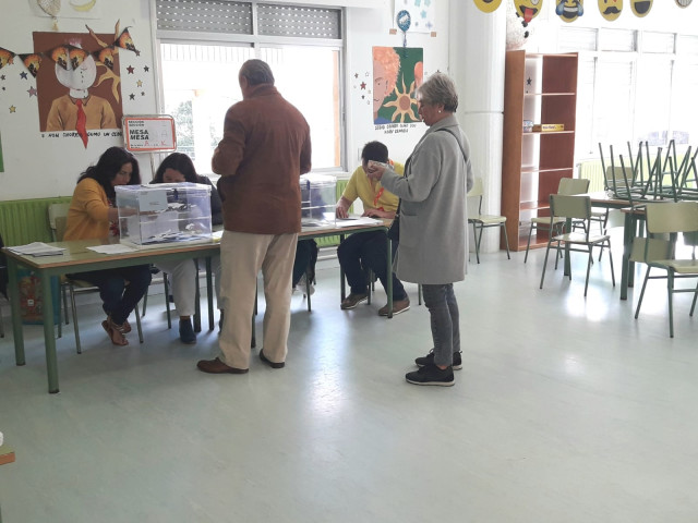 26M.- La participación sube en las municipales en Galicia, hasta el 34,24%, y aumenta diez puntos en las europeas