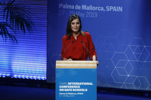 La Reina Letizia clausura la III Conferencia Internacional sobre Escuelas Seguras en Palma de Mallorca
