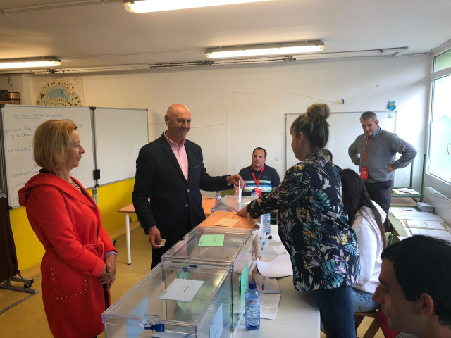 26M.- Un palillo en la cerradura del colegio electoral de Udías, única incidencia de la jornada