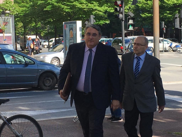 Los tres médicos imputados por las irregularidades en la OPE de Osakidetza niegan haber filtrado exámenes