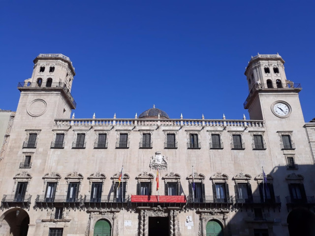 Alicante.- Archivan la denuncia por la existencia de una clave maestra en los mails municipales por basarse en hipótesis
