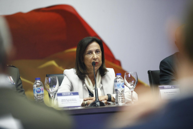 Robles subraya la importancia de la industria de defensa para unas Fuerzas Armadas 
