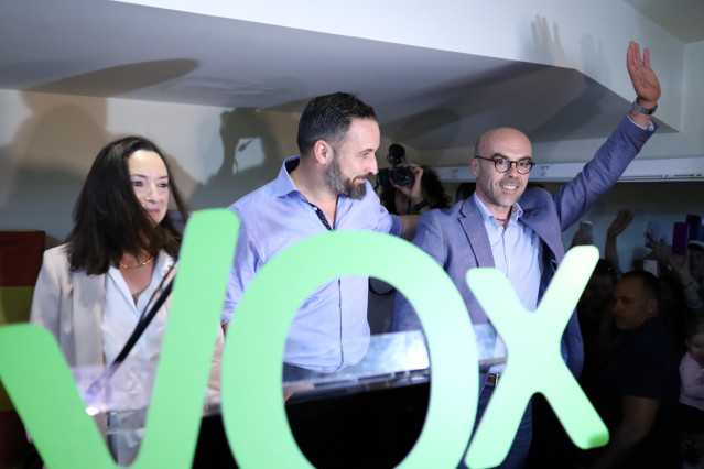 Abascal dice que el PSOE ha utilizado la muerte de Rubalcaba para 