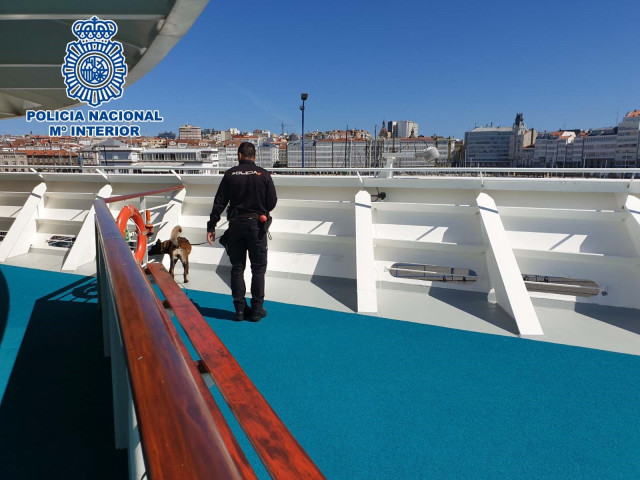 La Policía Nacional realiza una inspección de drogas en un crucero atracado en A Coruña