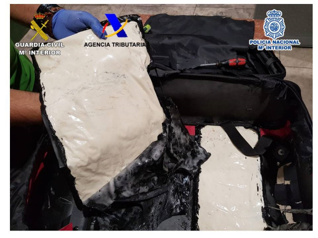 DETENIDO EN EL AEROPUERTO INTERNACIONAL DE ALICANTE-ELCHE CON 2,238 KGS DE PASTA DE COCAÍNA