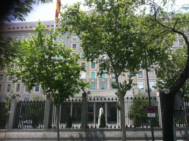 La bandera de España no ondeará a media asta en el Ministerio de Defensa esta Semana Santa