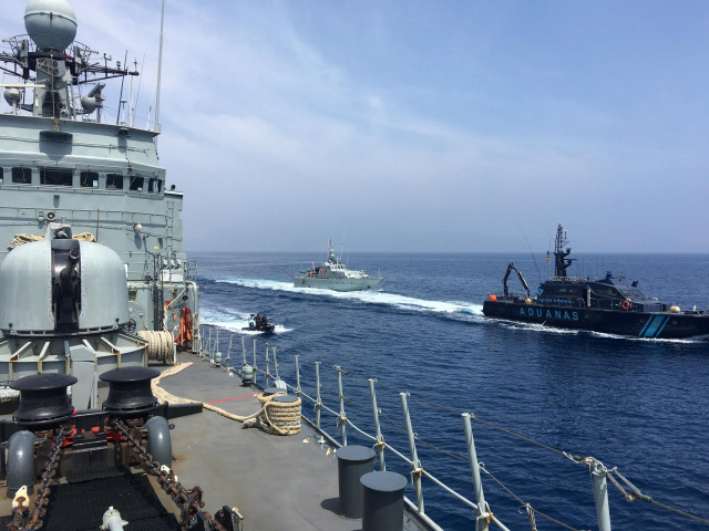 El Ejército desarrolla un ejercicio de operación antidroga en aguas de Cartagena
