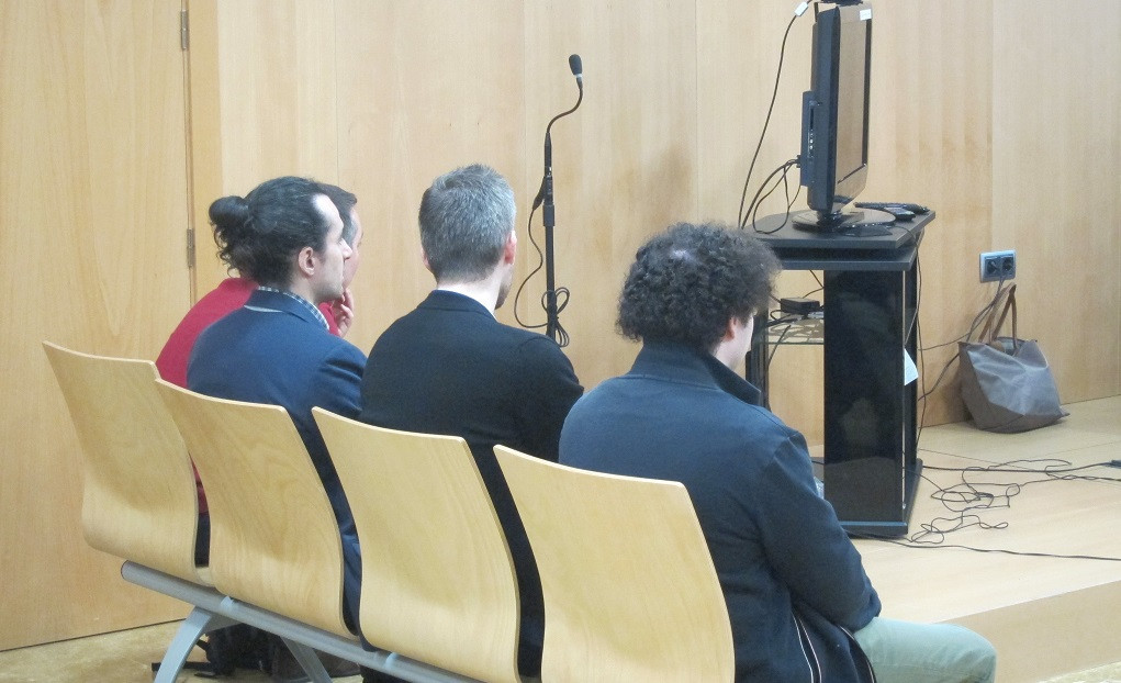 Los acusados por el caso Seriesyonkis, sentados en el banquillo