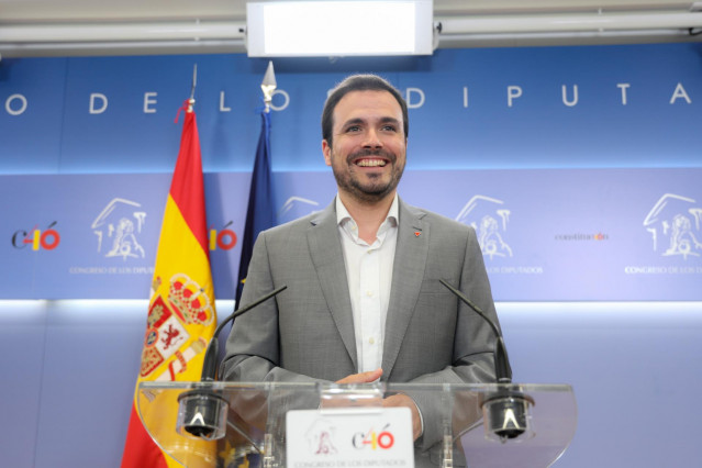 El coordinador federal de Izquierda Unida (IU), Alberto Garzón, ofrece una rueda de prensa tras su consulta con el Rey para la propuesta de candidato a la Presidencia del Gobierno.