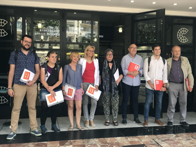 Representantes de Compromís y del PSPV-PSOE que integran las comisiones negociadoras para conformar el nuevo gobierno de la ciudad de València.