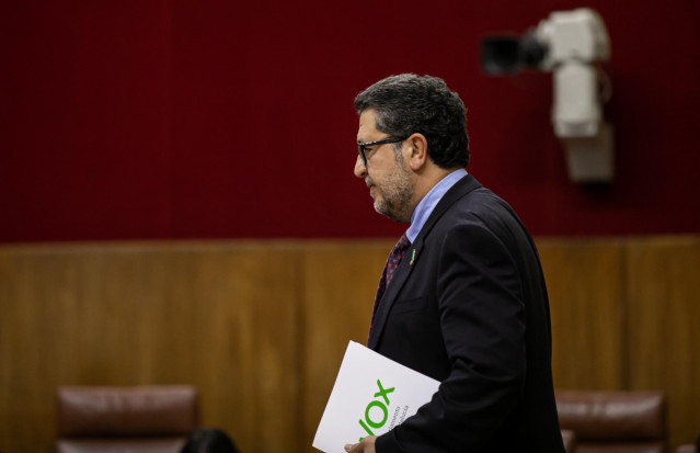 El presidente del grupo parlamentario de Vox en Andalucía, Francisco Serrano, en una imagen de archivo en un Pleno de la Cámara autonómica