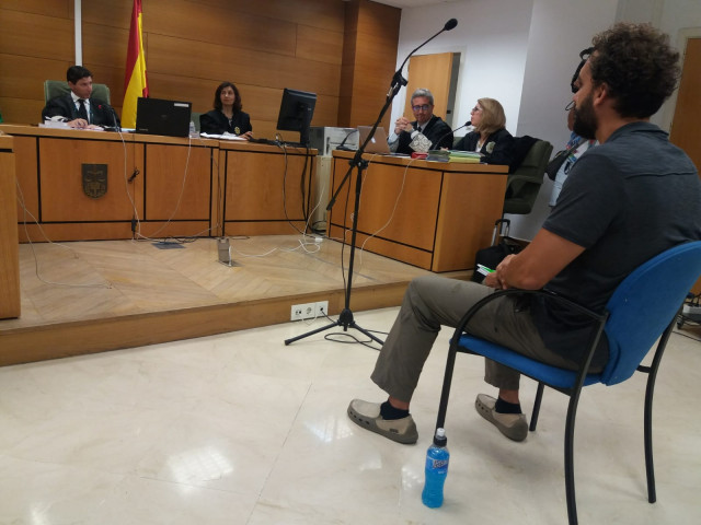 Spiriman durante el juicio en Granada por las declaraciones sobre Susana Díaz