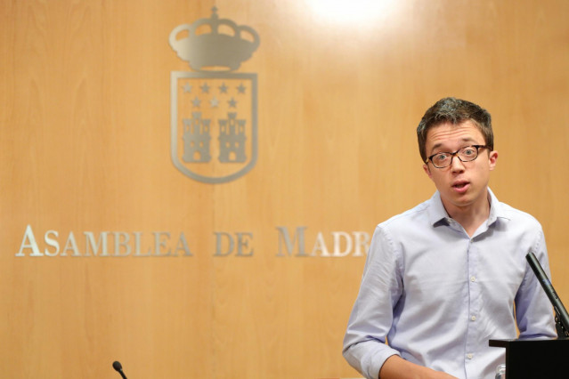 El portavoz de Más Madrid en la Asamblea de Madrid,  Iñigo Errejón, en rueda de prensa antes de la reunión del Grupo Parlamentario de Más Madrid.